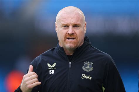 David Moyes sends Sean Dyche message as he makes Everton .